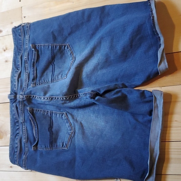 Arizona brand jean shorts - Picture 2 of 3